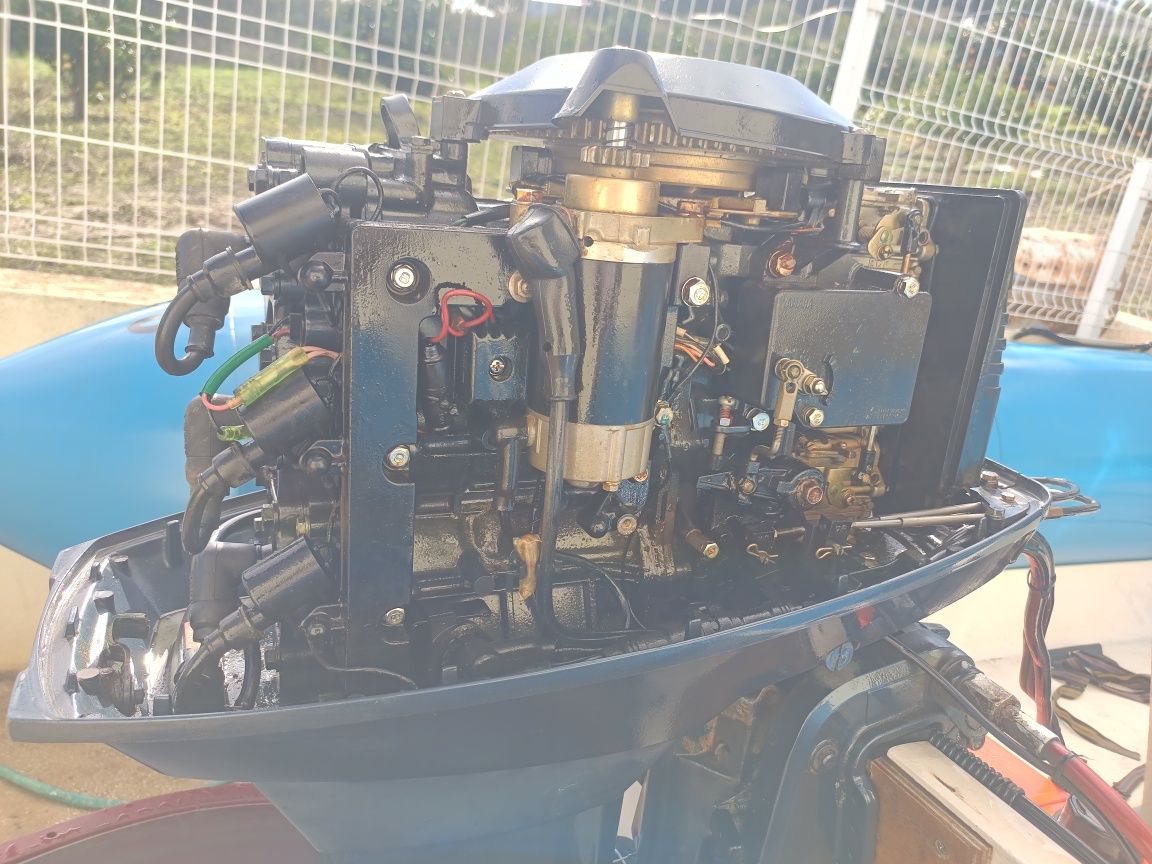 Barco semi rígido 4.50 motor Yamaha atrelado reboque