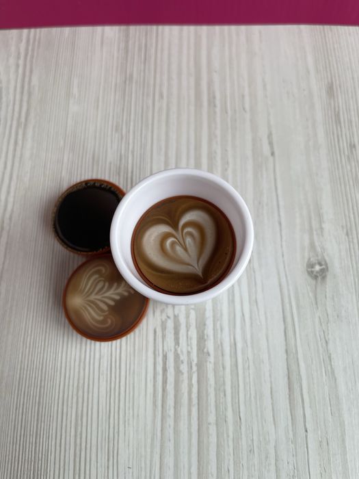 Кавʼярня-пекарня з вододозатором та кавомашиною