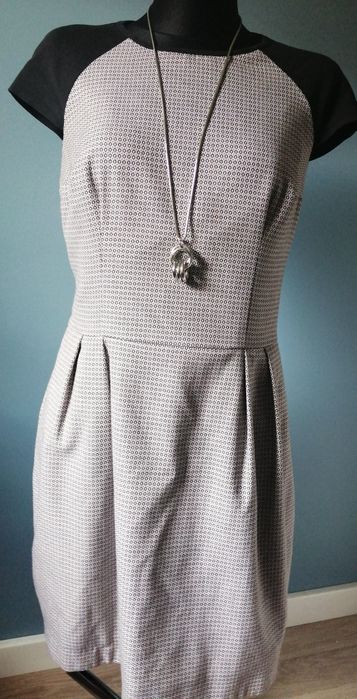 Sukienka w kratkę Mohito