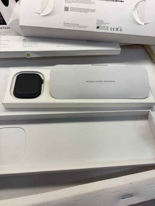 Продам часы Apple Watch 10 46mm jet black как новые на гарантии