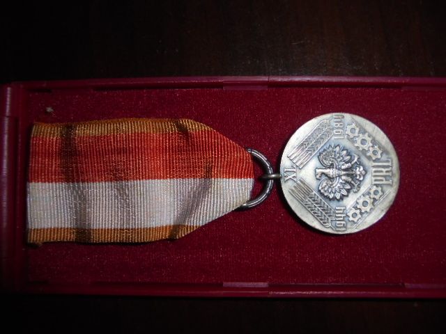 Odznaka PRL walka praca socjalizm