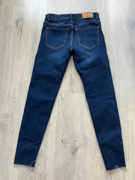 klasyczne jeansy damskie stradivarius rozmiar 38