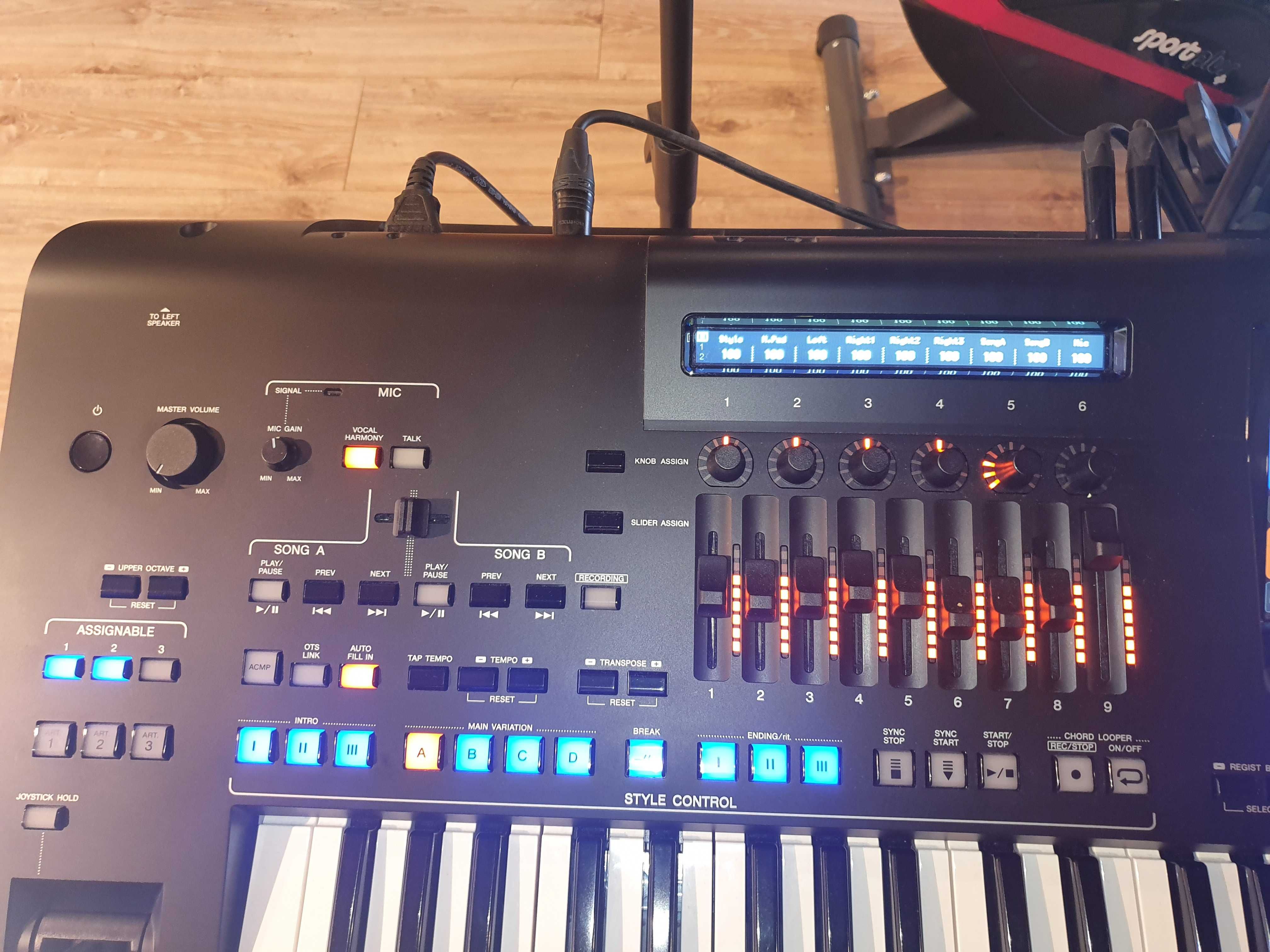 Yamaha Genos 2 w idealnym stanie.