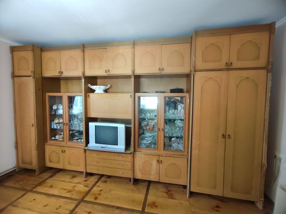 Стінка у вітальню. Можливо окремо продаж шаф.