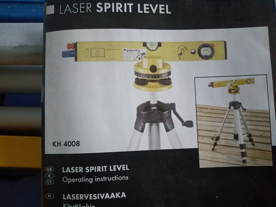 Poziomica laserowa ze statywem