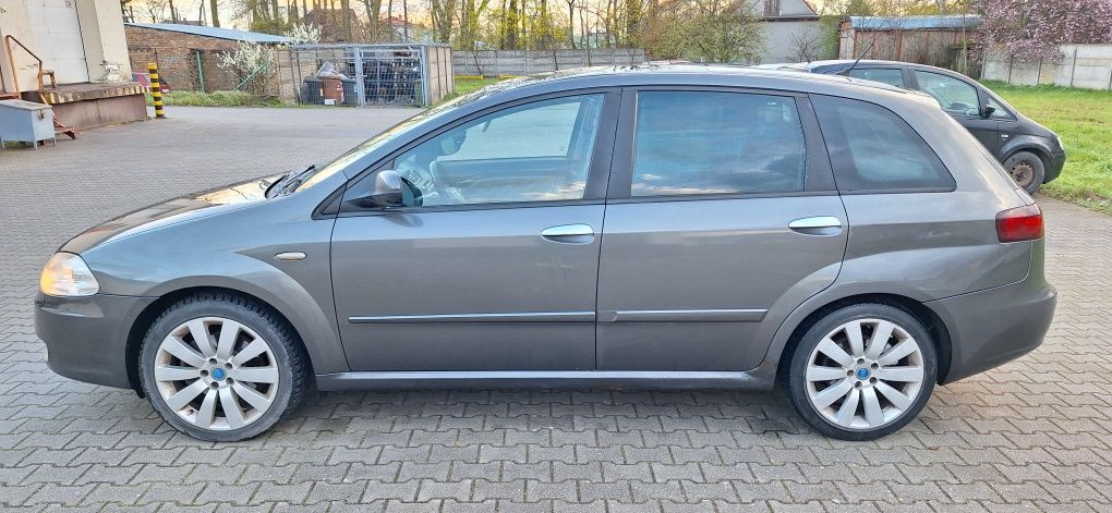 Fiat croma 2.4 bd wyposażenie