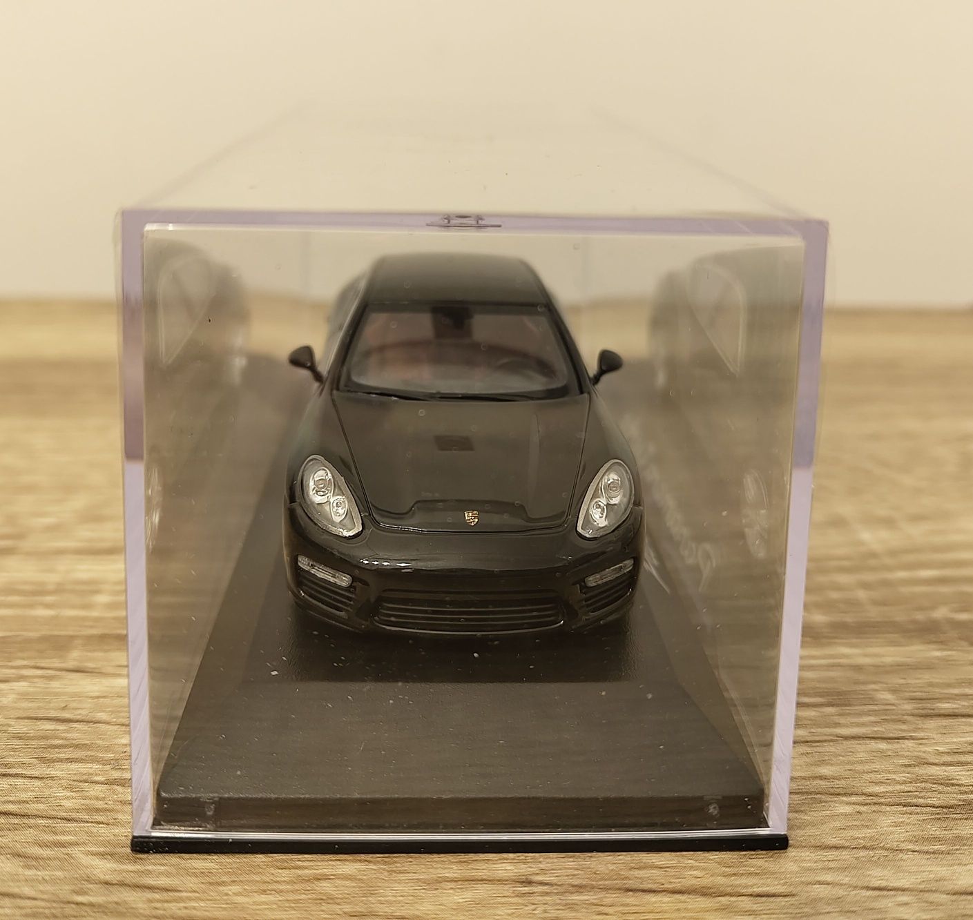 Model metalowy Porsche Panamera Turbo 1:43 Minichamps