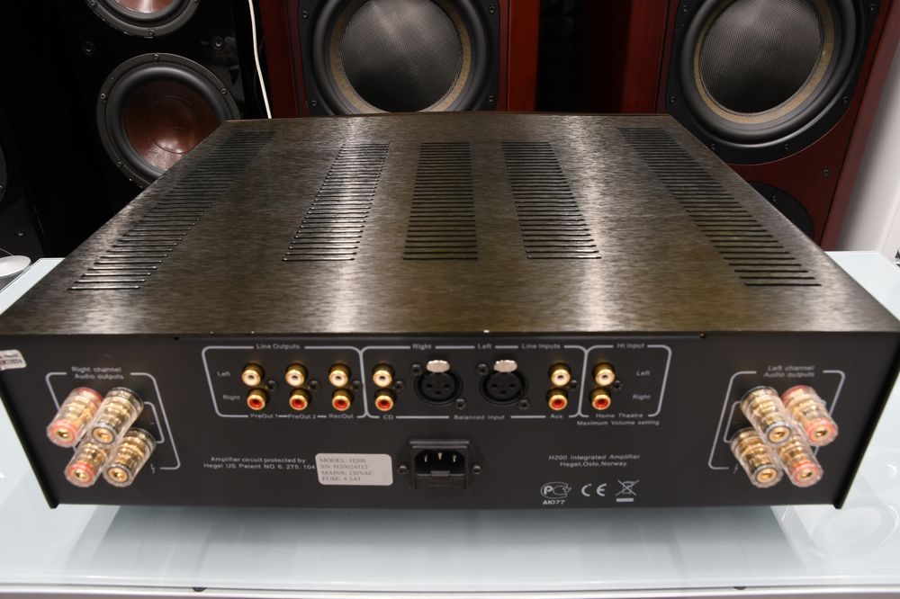 Zadbany wzmacniacz stereo Hegel H200 z XLR pilot 25Kg 2x200W 8 Ohm