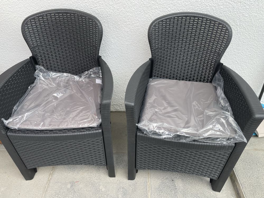 Conjunto/set de mesa + sofa + cadeiras de jardim com almofadas