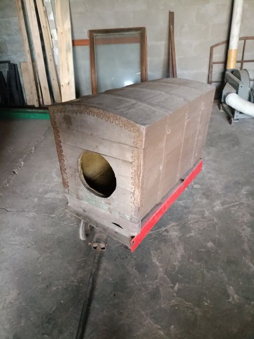 Buda dla psa z kufra