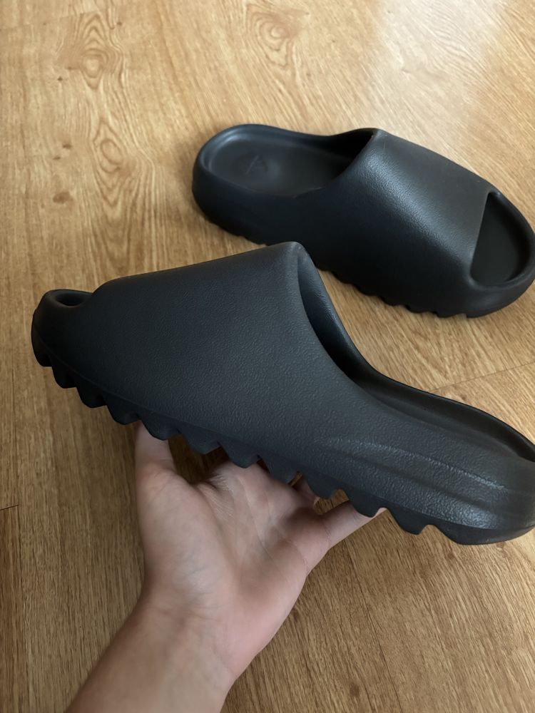 Yeezy slide onyx R.43