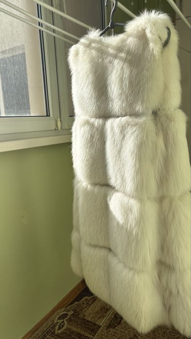 Жилет з натурального хутра арктичної листці (альбінос)