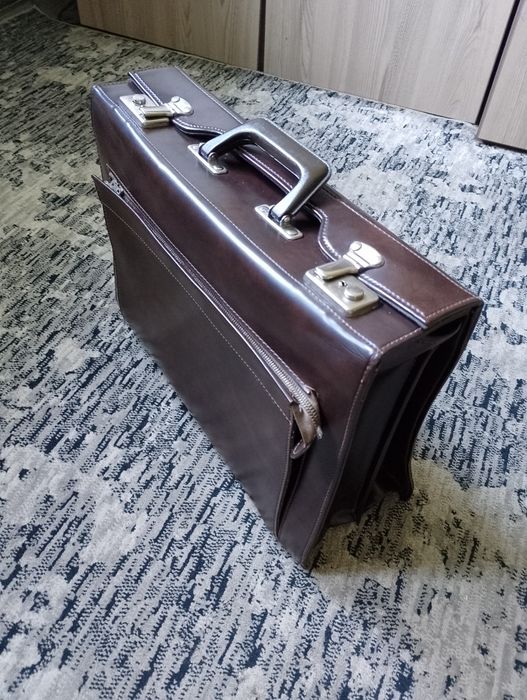 Продам портфель деловой