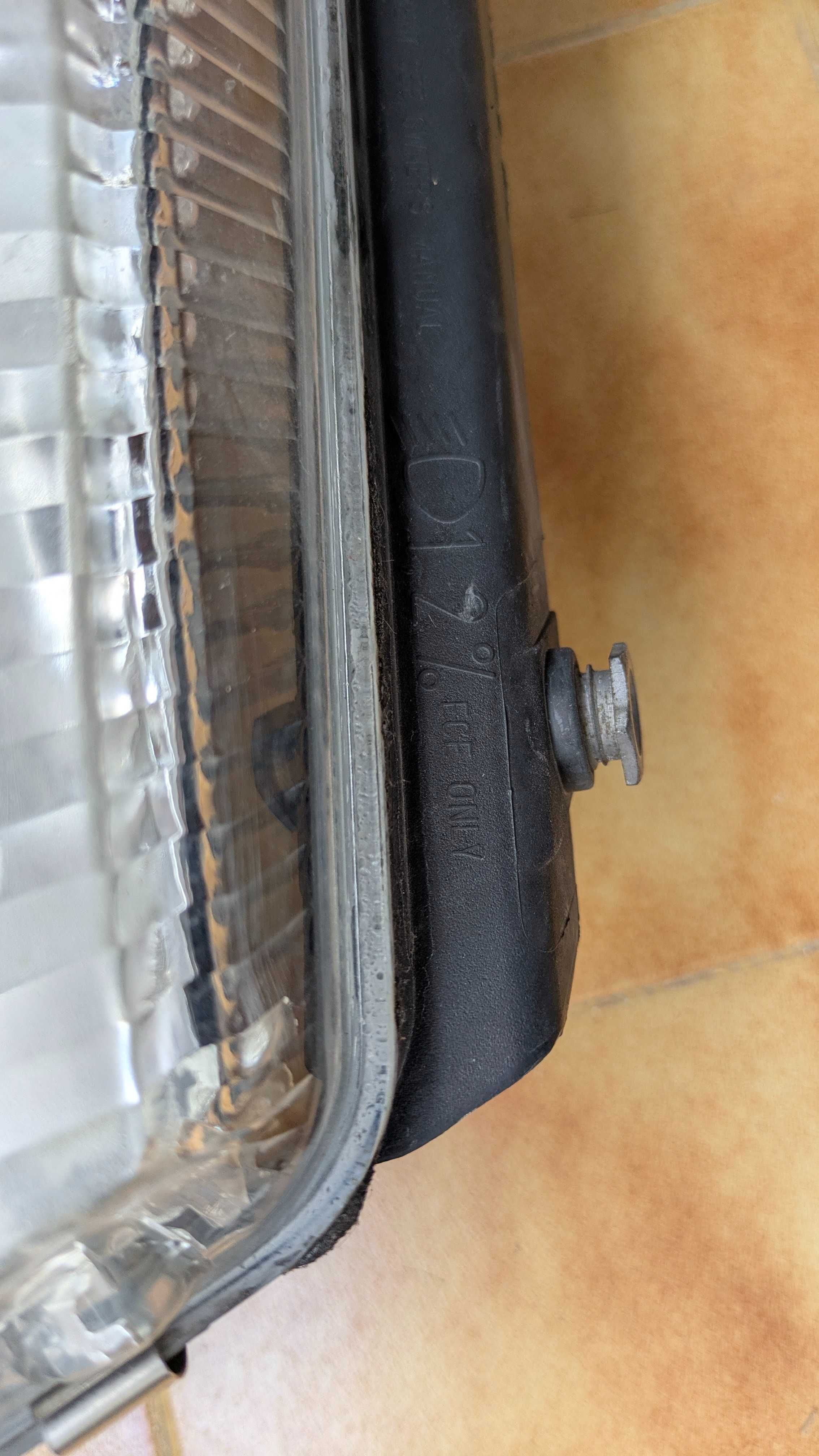 Farol Direito Passat 5B (3B5)