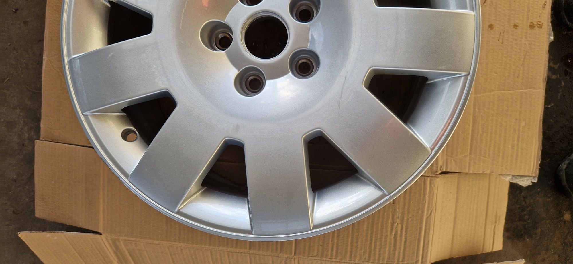 Felga aluminiowa alufelga skoda 5x112 3u0.601.025 7jx17h2 et37