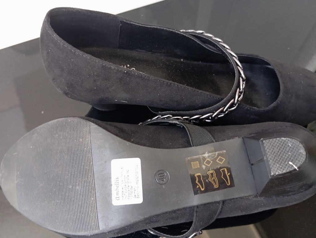 R. 40 Nowe czarne buty na obcasie Black marki ambellis
