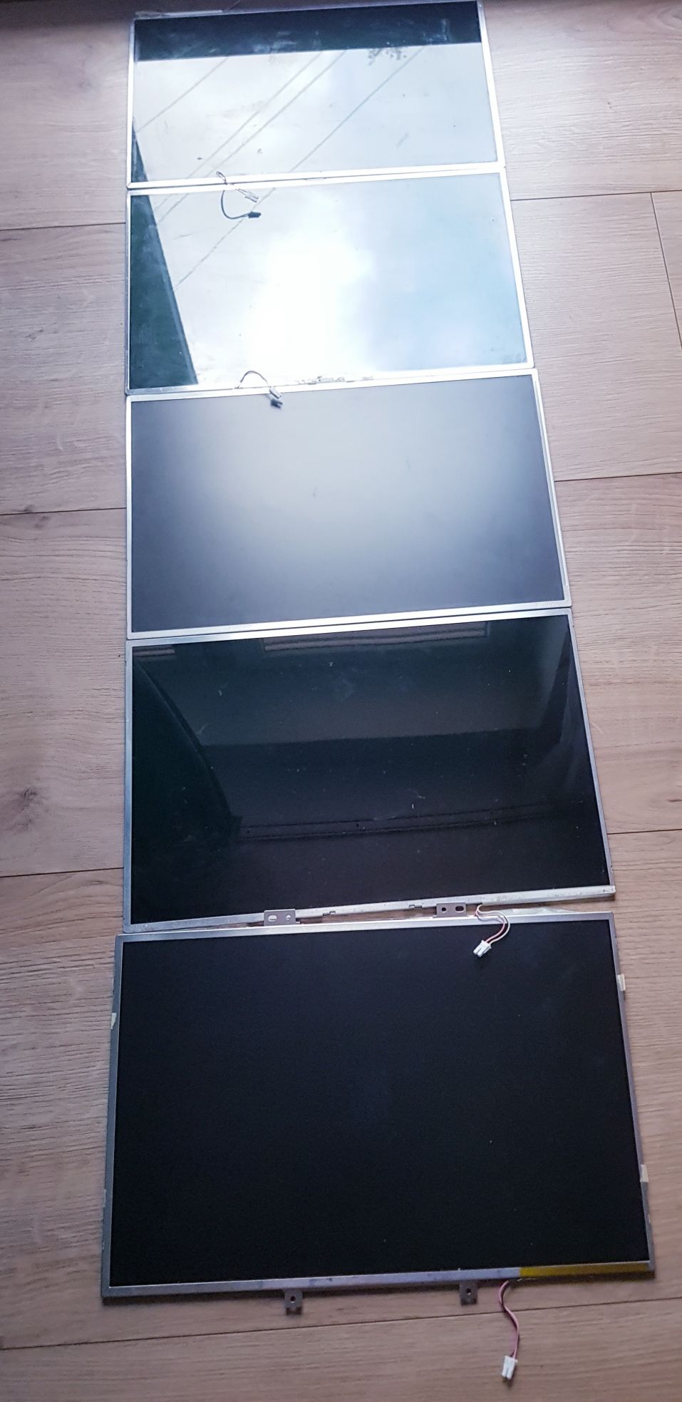 Sprzedam matrycy do laptopów 5 sztuk