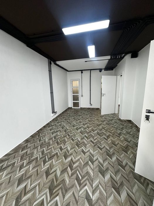 Оренда фасадного приміщення 85 м2 в центрі міста 2 поверх