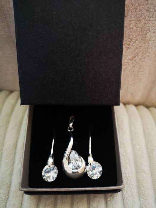 Zestaw kryształki kolczyki+zawieszka