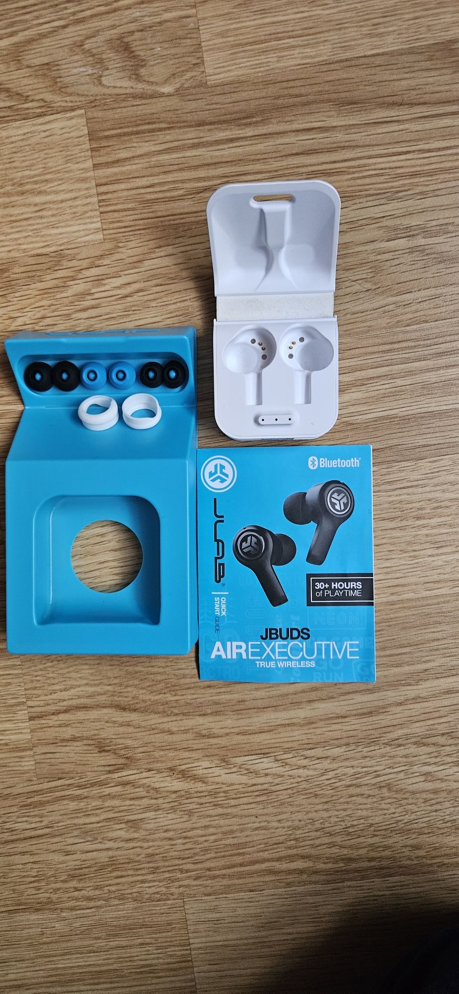 JLAB etui ładujące air executive