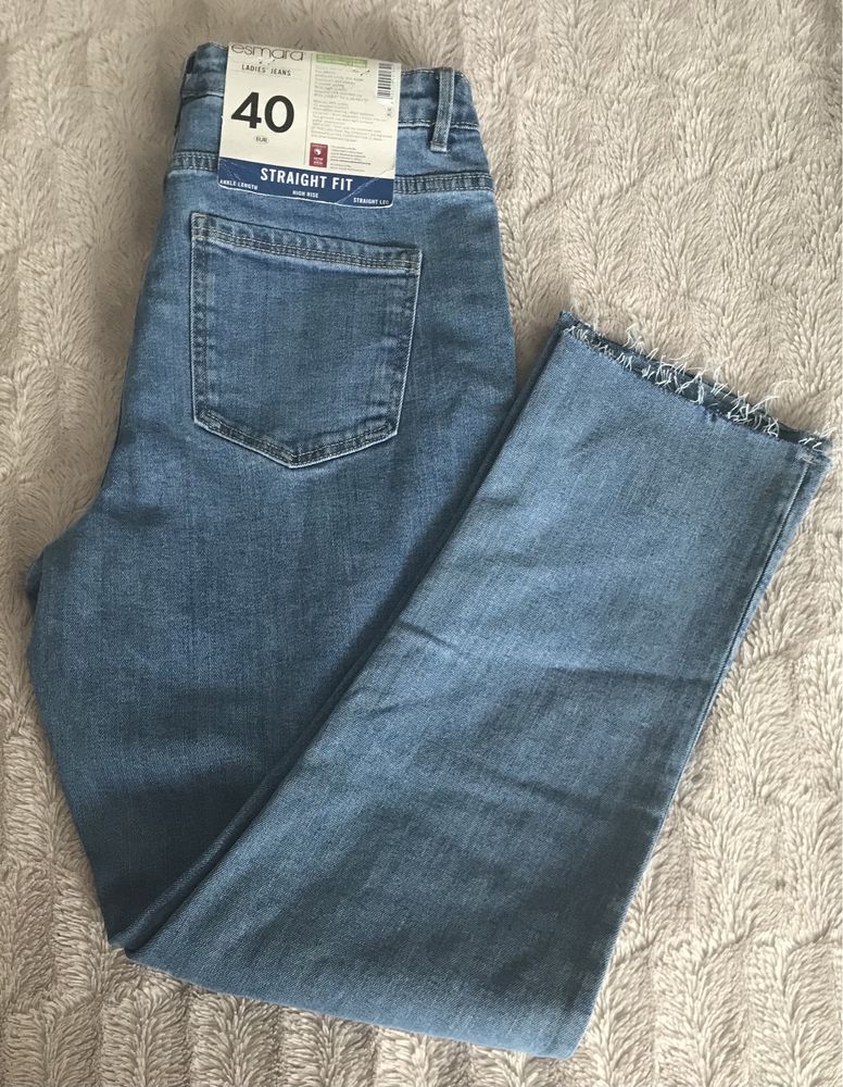 Spodnie Jeansy damskie Straight Fit 40 - Esmara.