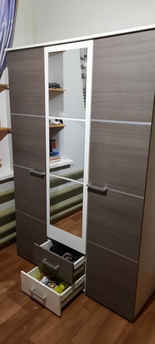 Шкаф на два отдела.и ящички.138×54×205.