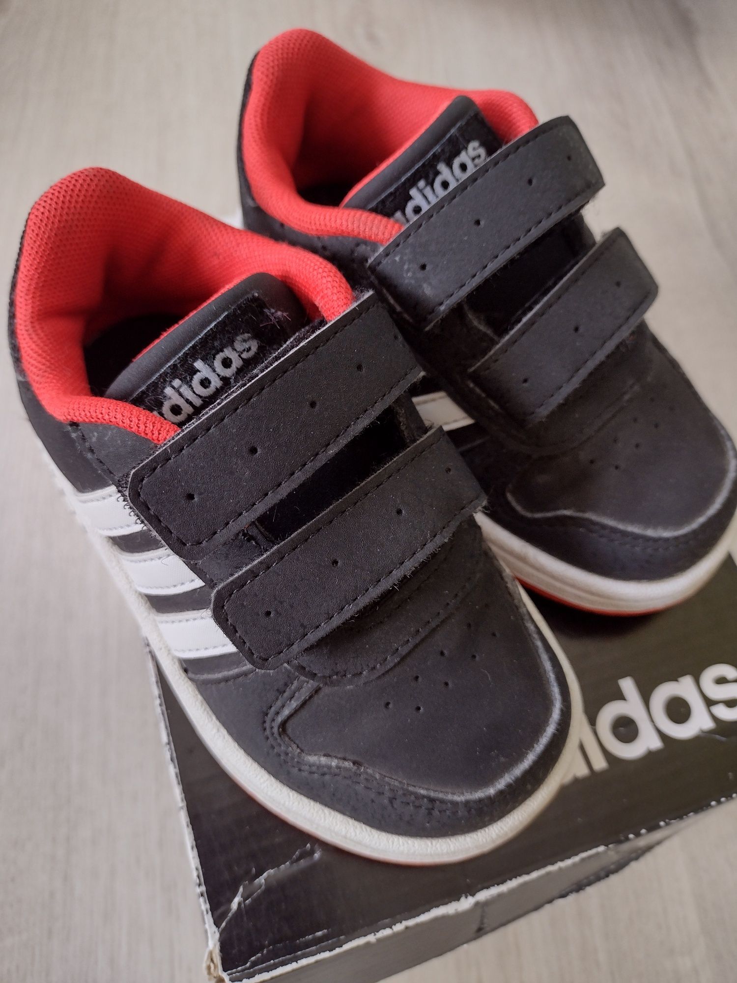 Adidasy czarne na rzep 21 jak nowe łatwe do założenia adidas but buty