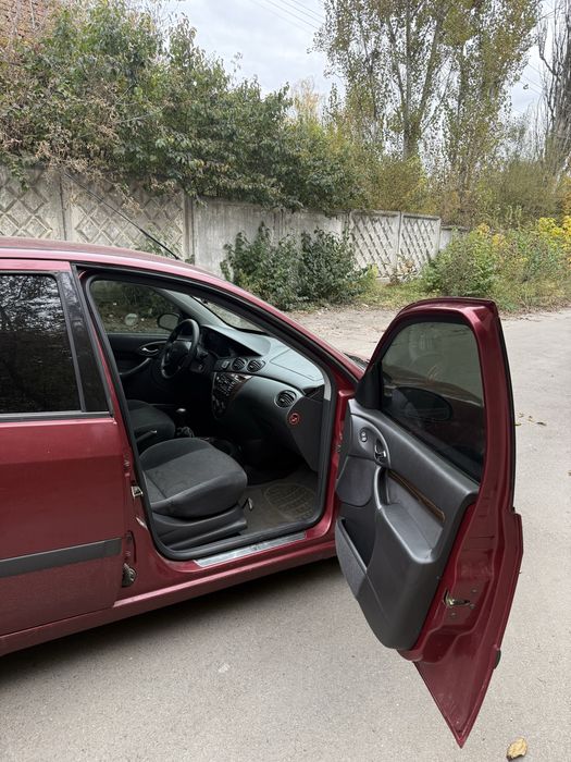 Ford Focus 1.8 бензин