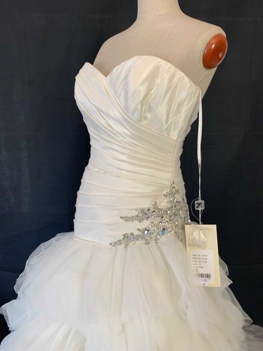 Nowa z metką luksusowa suknia ślubna glamour falbany ivory tren 42 XL