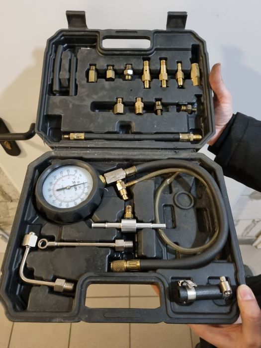 Miernik ciśnienia wtrysku paliwa YATO YT-73025 benzyna / diesel