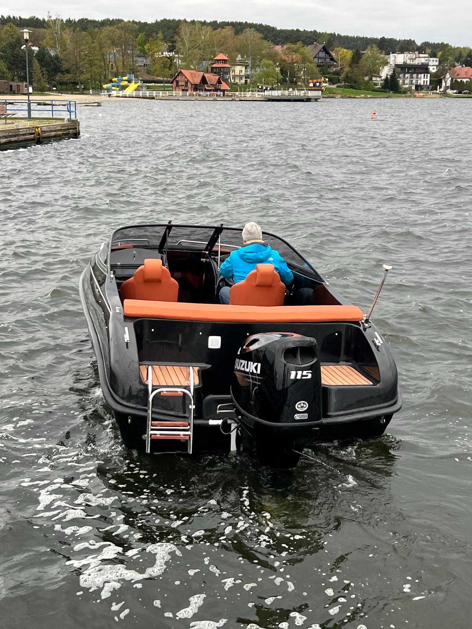 Łódź motorowa M560 Bowrider mboats