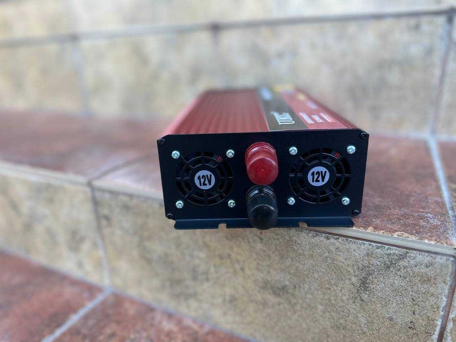 Инвертор Power Inverter AC/DC LCD 12v -220v 4000W Для насосов, котлов