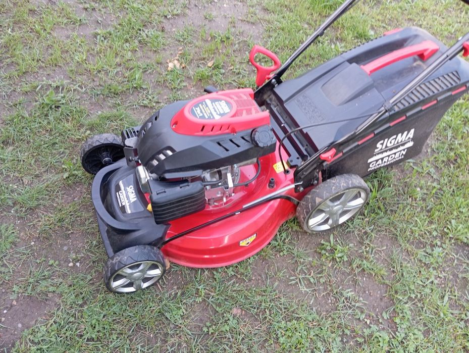 Nowa  kosiarka spalinowa z napędem  duża