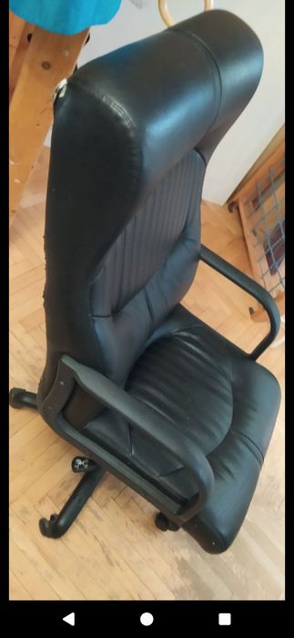 Крісло шкiряне.Вживане.