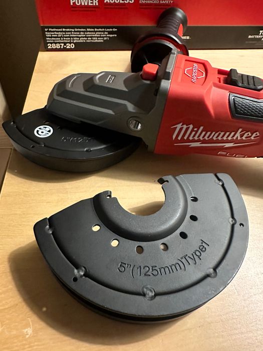 Milwaukee M18 Fuel szlifierka kątowa 125 mm z płaską głowicą