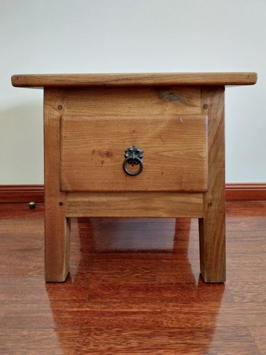 Mesas de cabeceira/apoio