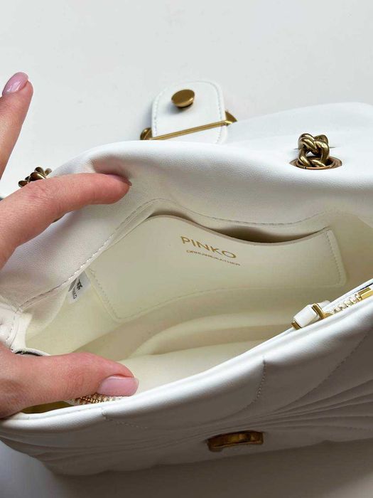 Біла сумка Pinko , білий пуф Pinko