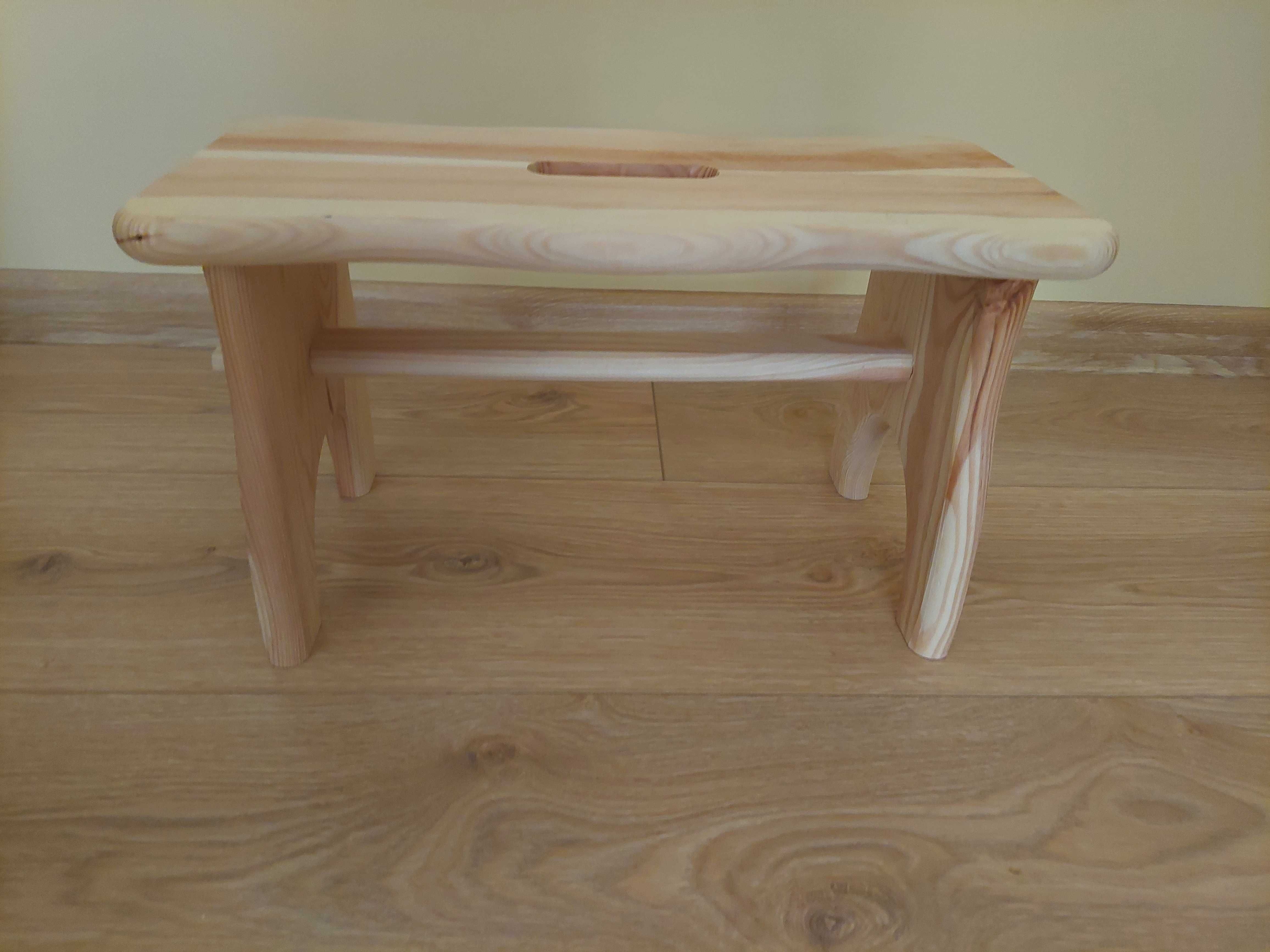 Stołeczek- krzesło, drewno, wysokość 21 cm,  38×18 cm