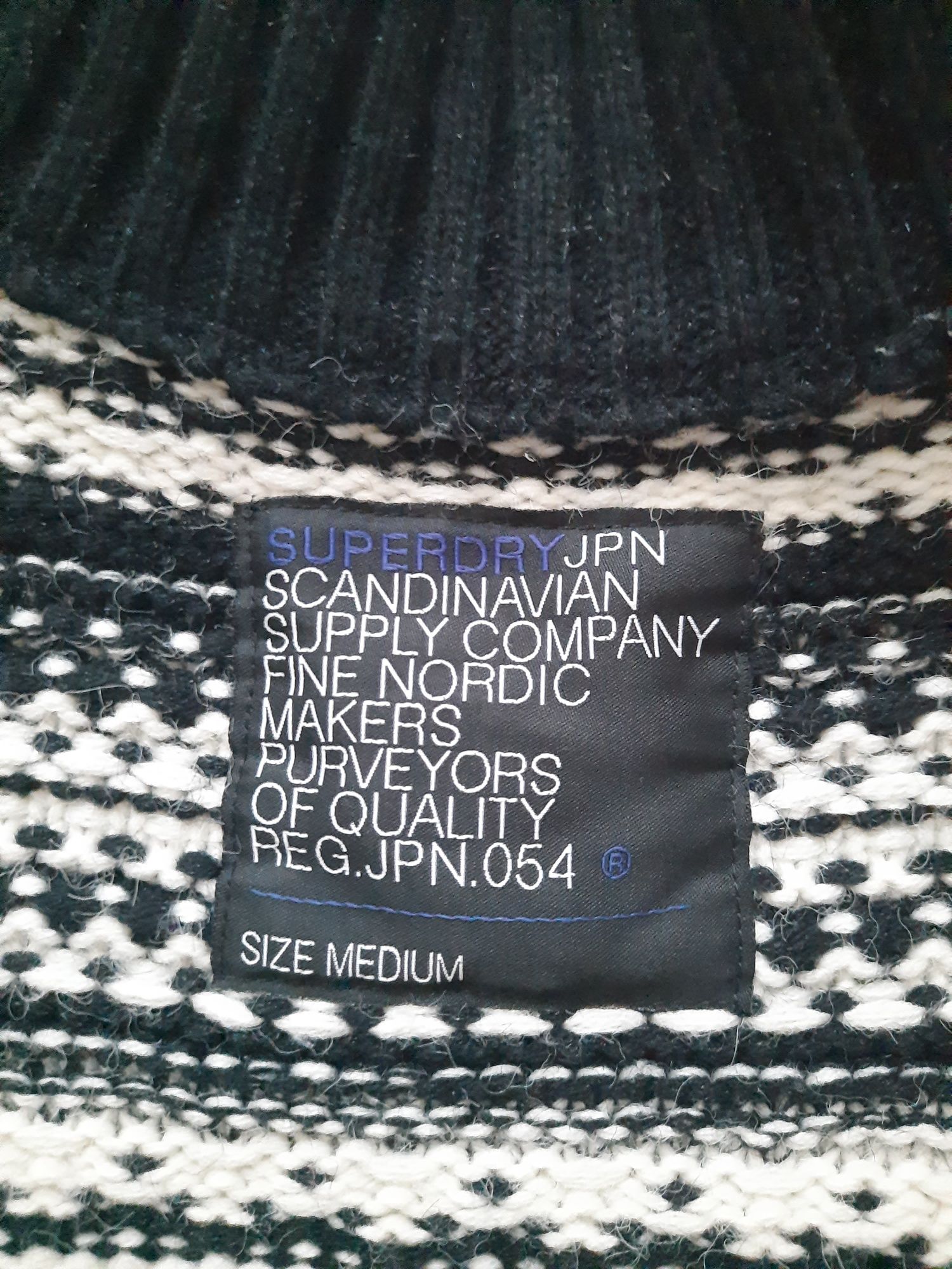 Zimowy cieply sweter Superdry rozm. M