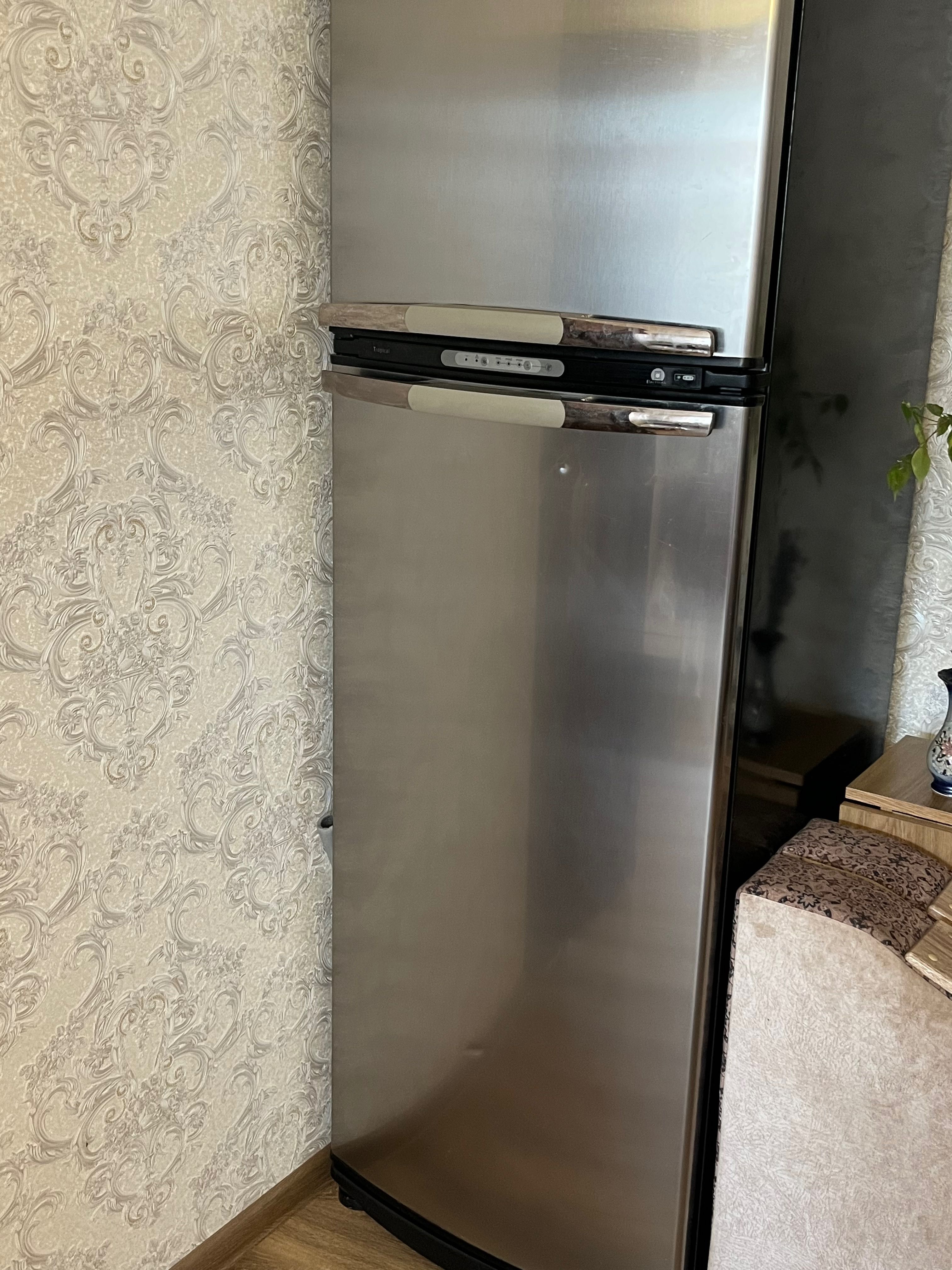 Холодильник Whirlpool