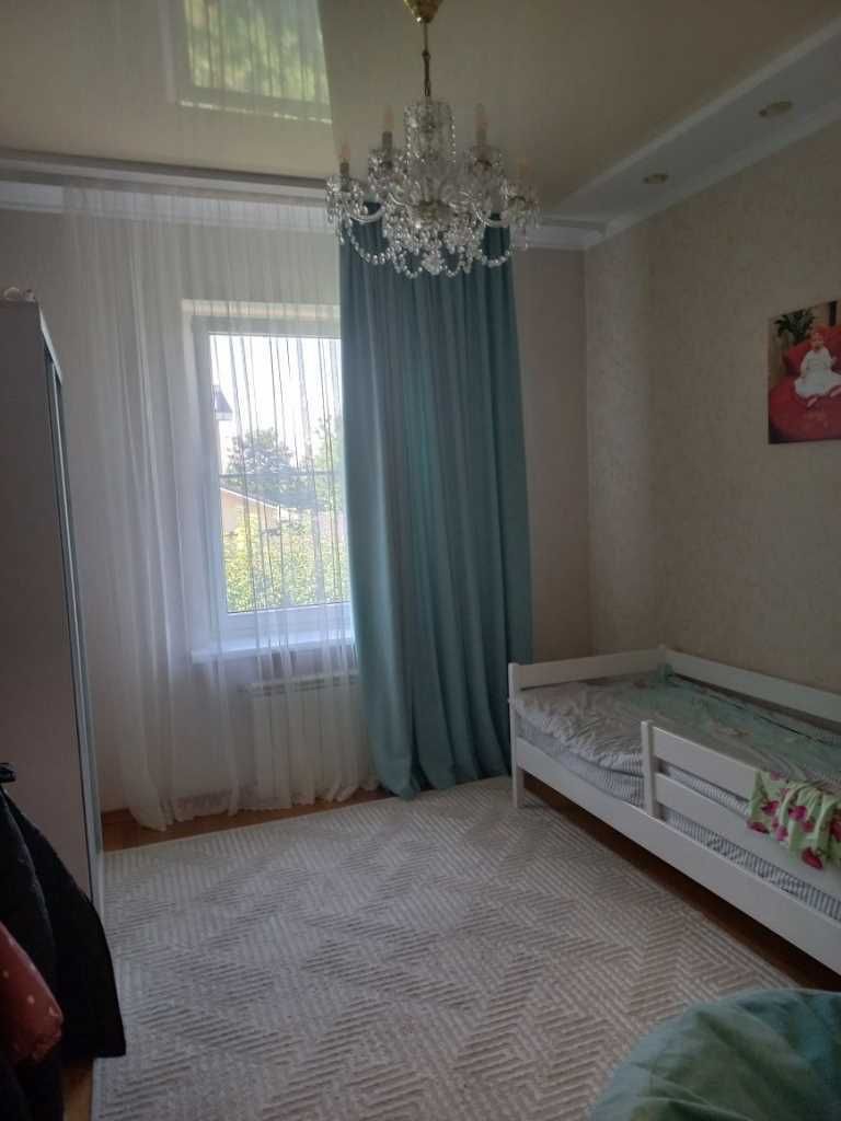 Затишний будинок на Юрівці