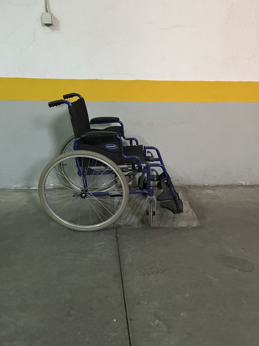 Cadeira de rodas invacare, em otimo estado