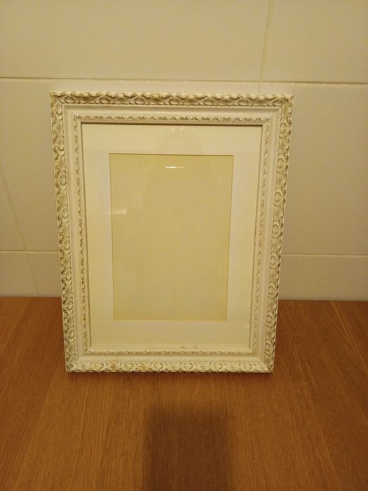 Moldura de madeira branca