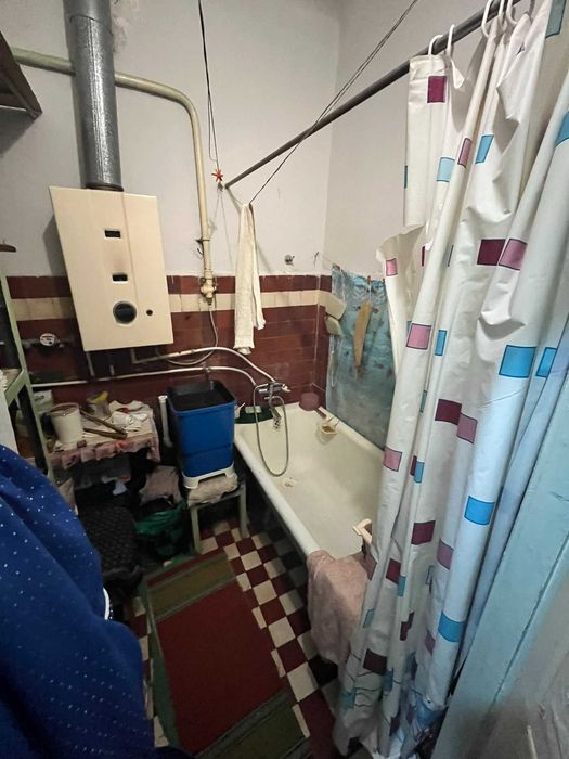 Продаж 1-кімнатної квартири Центр 2 поверх