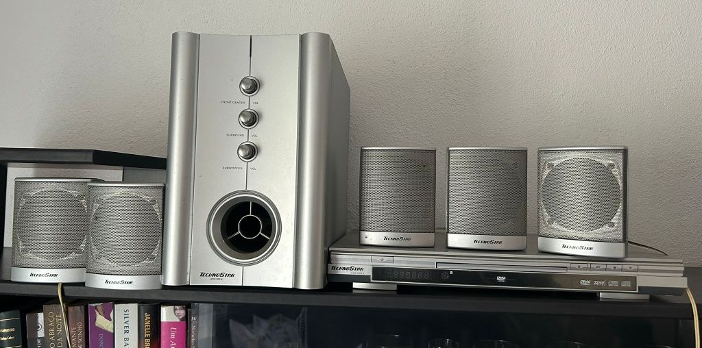 Colunas 5.1 Channel System com leitor de DVD e Subwoofer Technostar