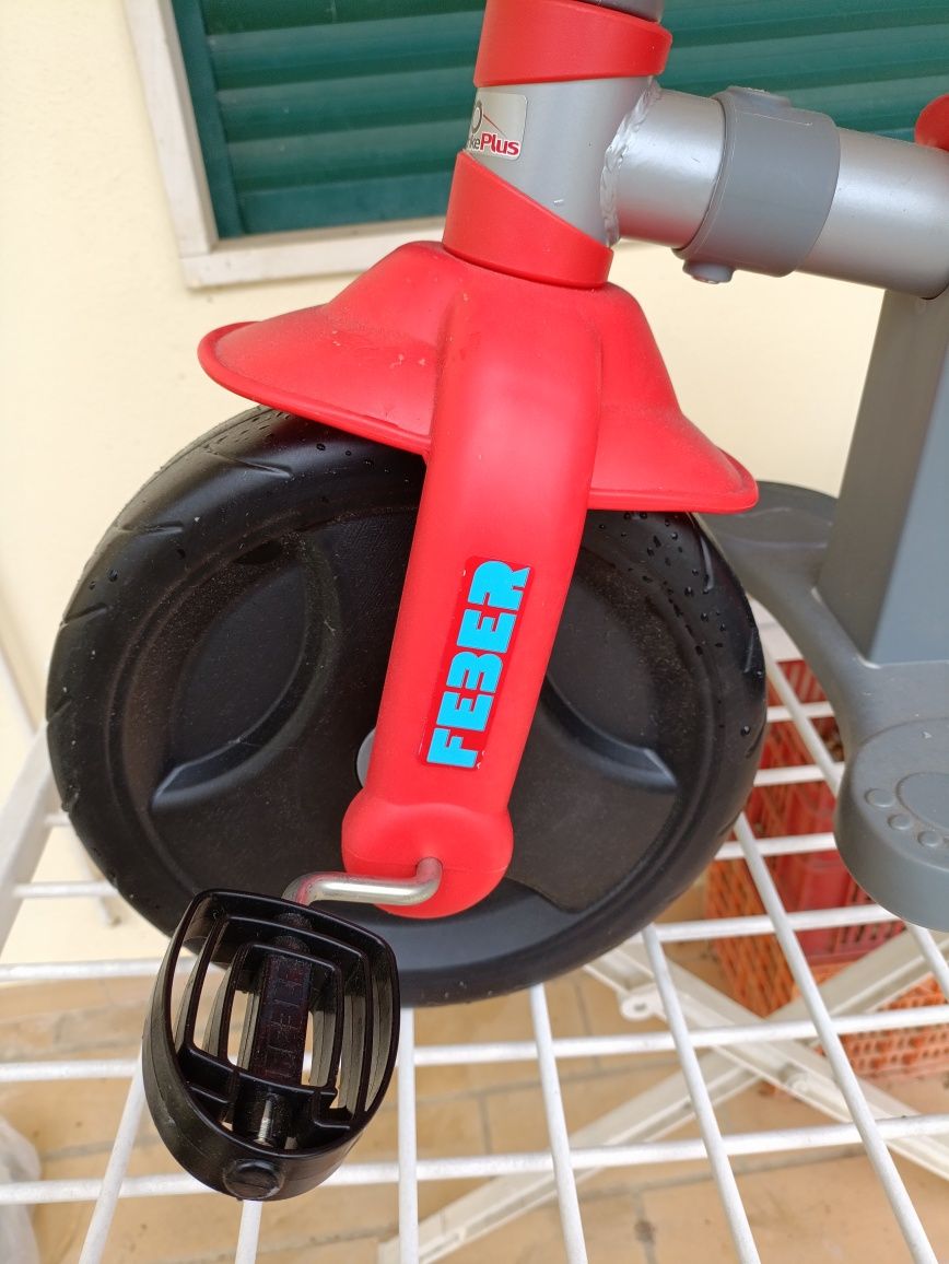 Triciclo criança, com pega para empurrar FEBER