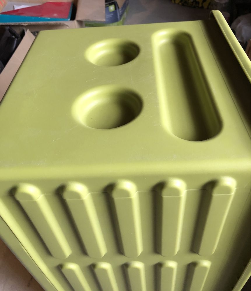 Szafka / kontenerek pod biurko Ikea, zielona, na kółkach.
