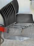 Cadeiras pernas metálicas e plástico