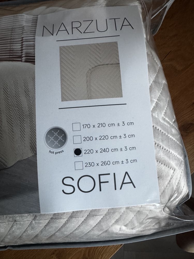 Narzuta na łóżko beżowa marki Eurofirany