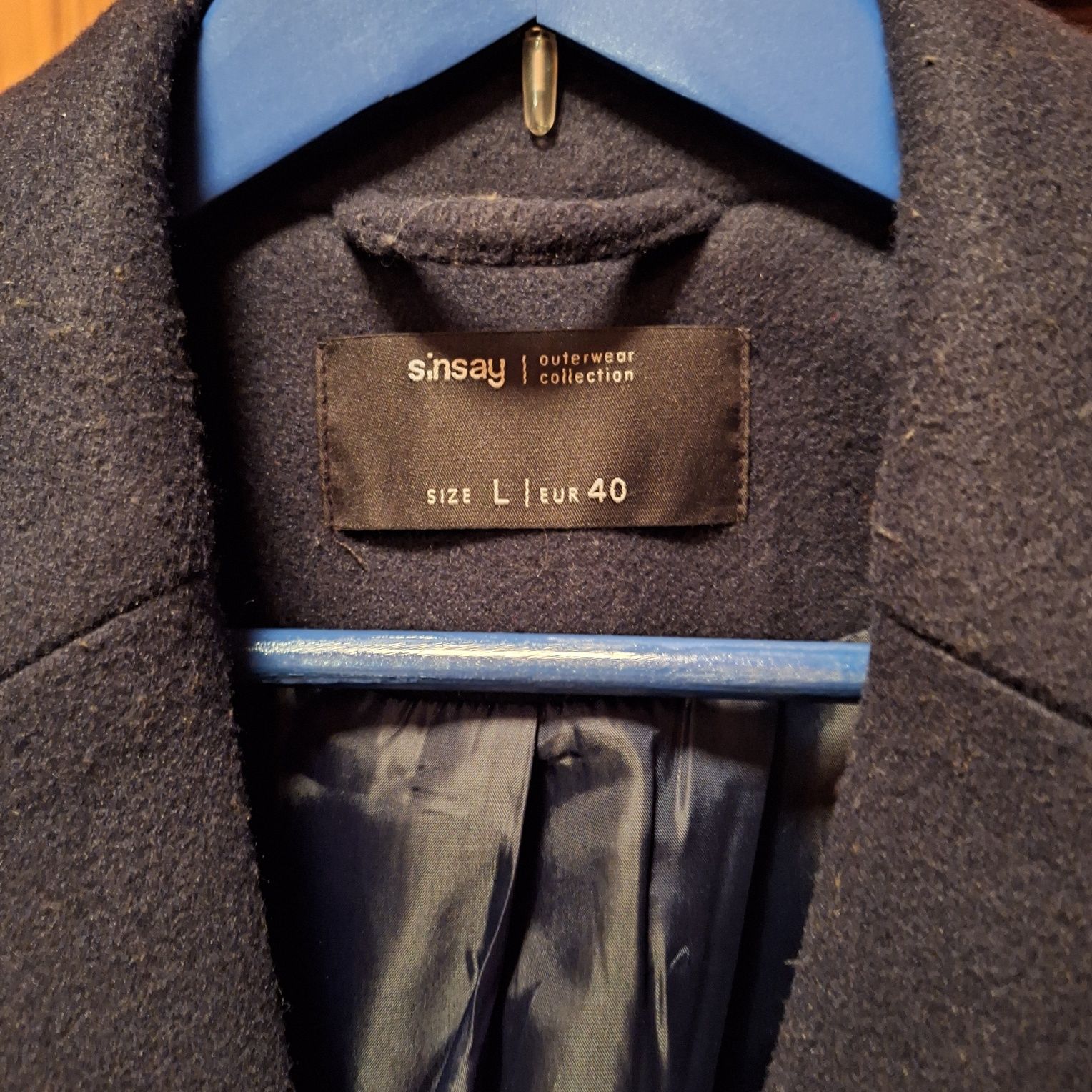 Granatowy dłuższy jesienno-zimowy płaszcz Sinsay L